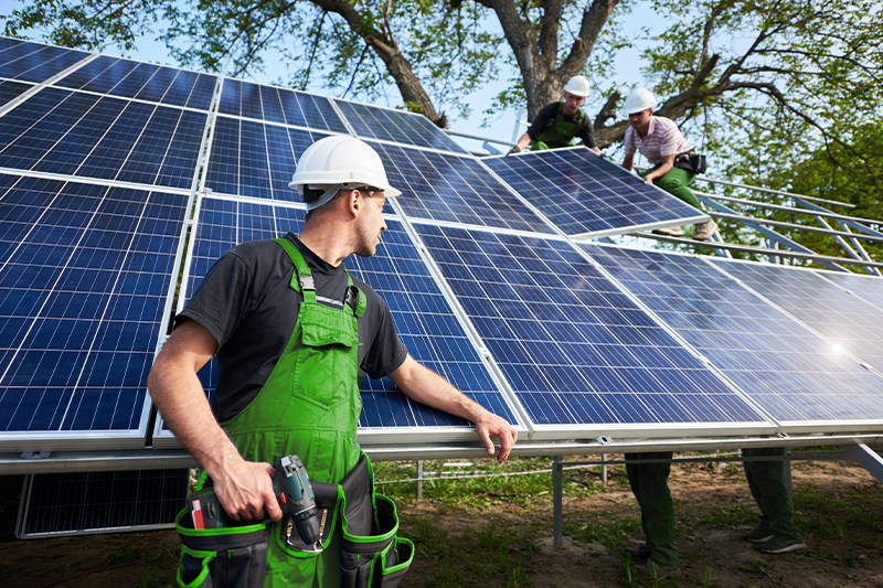 Solar criou 169,6 mil empregos nos primeiros oito meses de 2022